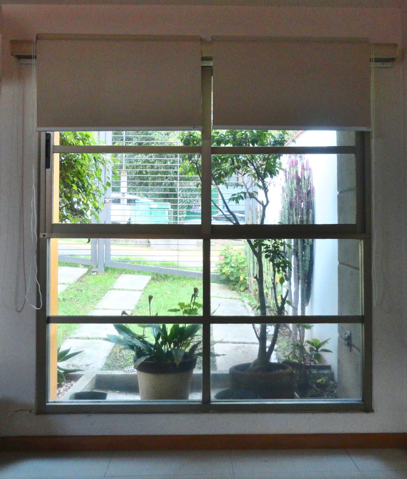 Easy Blind, Set de Persianas Enrollables Easyblind Cocktail Blo - Sand, Arena, Vinilo (PVC), 2016, Izquierdo; 89 cm ancho x 213 cm alto, Derecho; 87 cm ancho x 225 cm alto,  Peso: 8.4 kg por unidad igual a 16.8 kg total set.