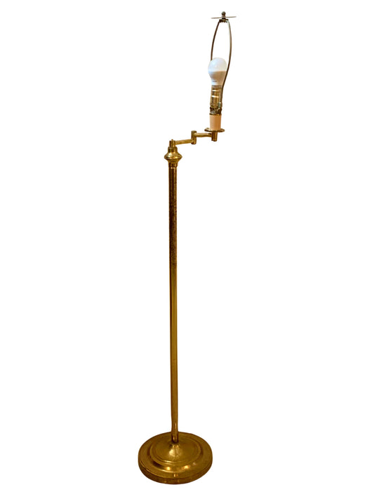 Underwriters Laboratories, Dynasty, lámpara de Pie, Dorado, Latón, USA - S XX, 1.43 m alto x 25.4 cm diámetro, Peso: 5.8967 kg.