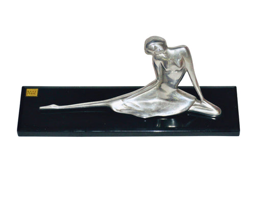 PUUC México, Escultura Bailarina, Plateado y Negro, Plata y Marmol, Mexico - S XX, 46 cm largo x 12 cm ancho x 19 cm alto, 12 - 15 kg.