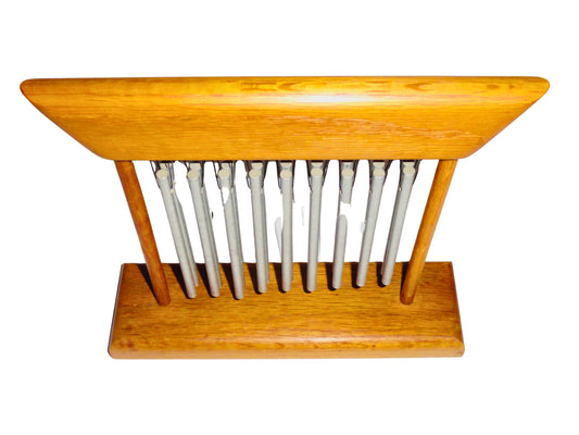 JW Stannard, Campanas de Lluvia,  Marron, Teca, USA MCM, 24.3 cm largo x 7 cm ancho x 22.5 cm alto, 450 g.