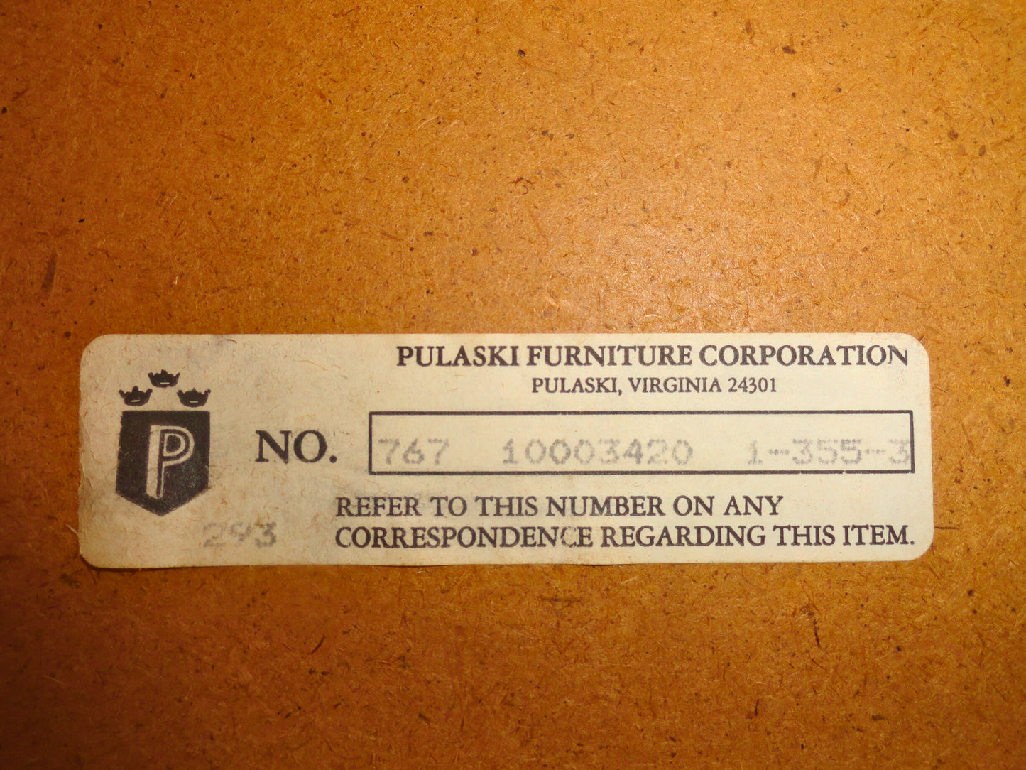 Pulaski Furniture Corporation, Hall Tree, Cafe, Caoba, USA - S XX, 182 cm ancho x 110 cm profundidad x 45 cm alto, 175 kg.