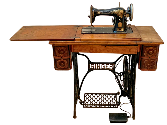 Singer, Maquina de Coser, Negro y Marrón, Hierro Fundido y Nogal, USA, 86 cm A x 41 cm P x  77 cm H, 40 - 45 kg. aproximadamente.