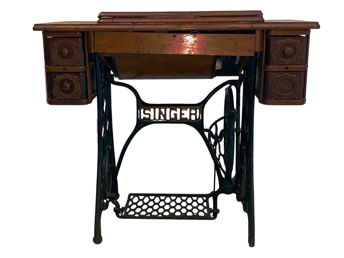 Singer, Maquina de Coser, Negro y Marrón, Hierro Fundido y Nogal, USA, 86 cm A x 41 cm P x  77 cm H, 40 - 45 kg. aproximadamente.