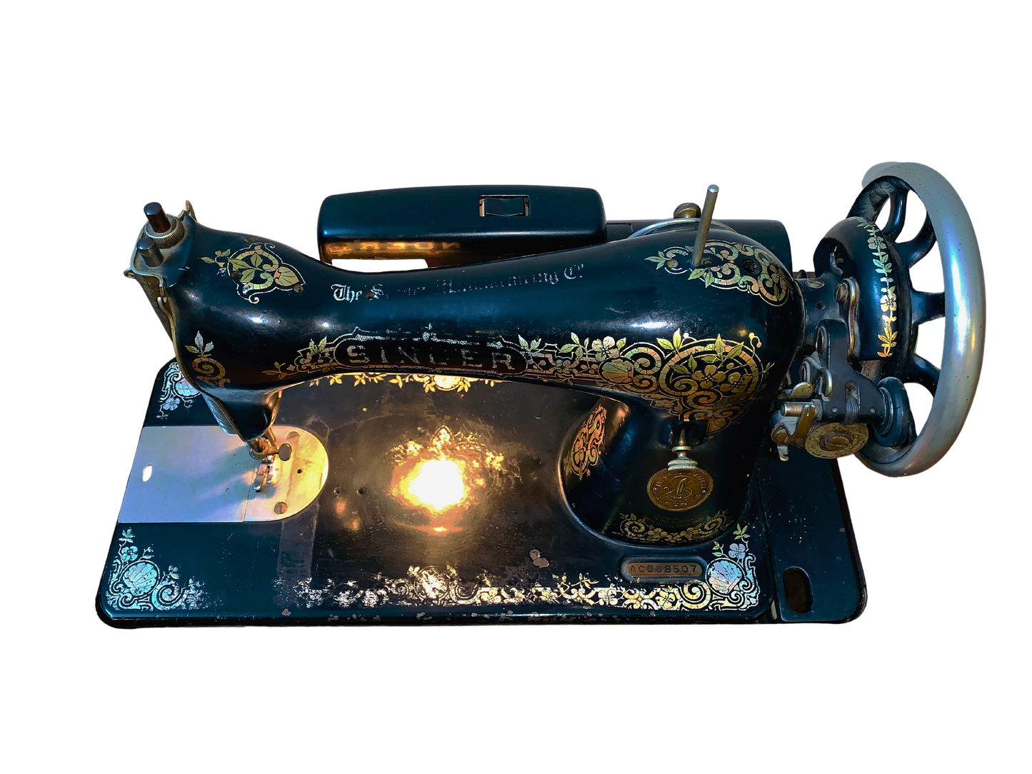 Singer, Maquina de Coser, Negro y Marrón, Hierro Fundido y Nogal, USA, 86 cm A x 41 cm P x  77 cm H, 40 - 45 kg. aproximadamente.